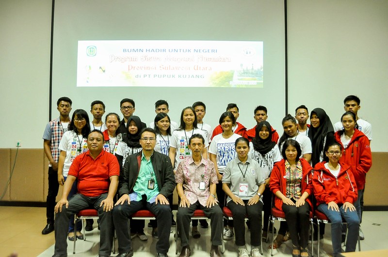 Foto bersama siswa mengenal nusantara beserta Sekertaris Perusahaan Bpk Iyus Rusmana