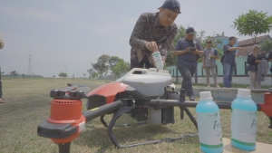 Bangun Pertanian Moderen, Pupuk Kujang dan IPB Semprotkan Pupuk Daun Menggunakan Drone