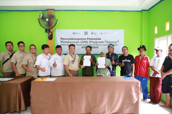sejumlah petani menandatangani perjanjian pendanaan UMK Program Makmur (ra/KP)