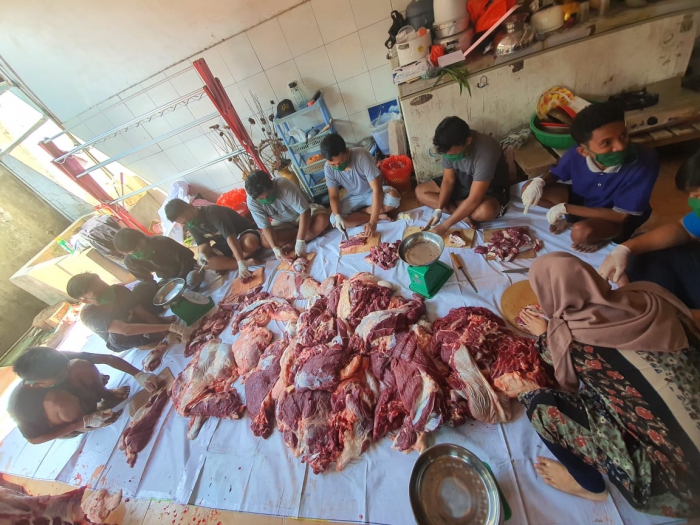 Bagikan Kebahagiaan di Tengah Pandemi, Pupuk Kujang Salurkan 4.720 paket daging Qurban