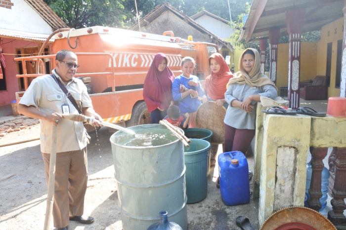 PT Pupuk Kujang Distribusikan 70.000 Liter Air Bersih