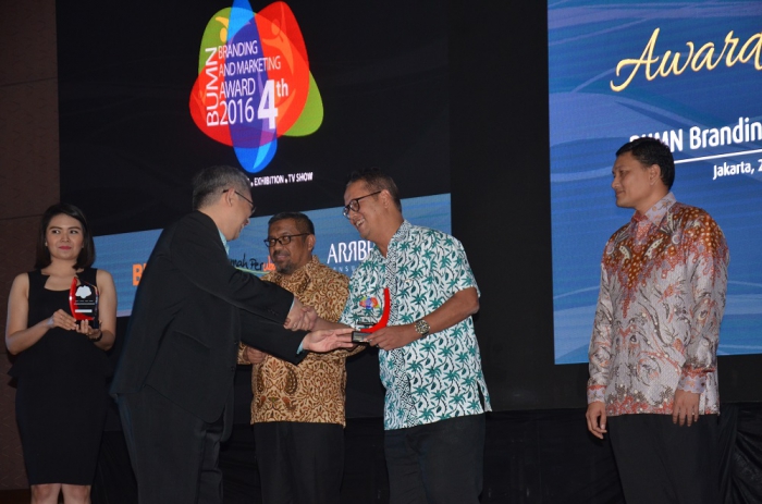 PT Pupuk Kujang Buktikan Mutu Produk dengan Raih Penghargaan BUMN Branding &amp; Marketing Award dan GKM Platinum 2016