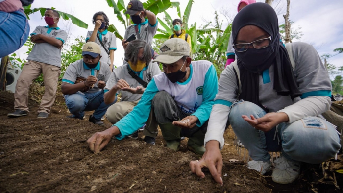 Pupuk Kujang Ajak Petani Puncak Sulap Tanah Muda Hasilkan Berbagai Macam Tanaman